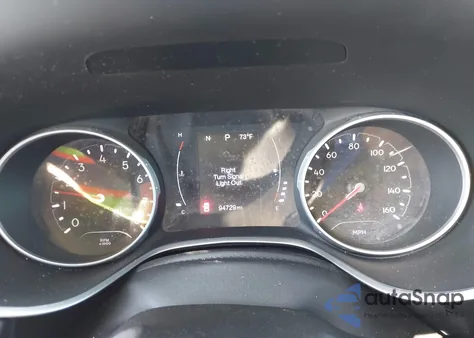 2018 Jeep Compass Latitude 4X4 z USA, uszkodzony, nr VIN 3C4NJDBB7JT262661